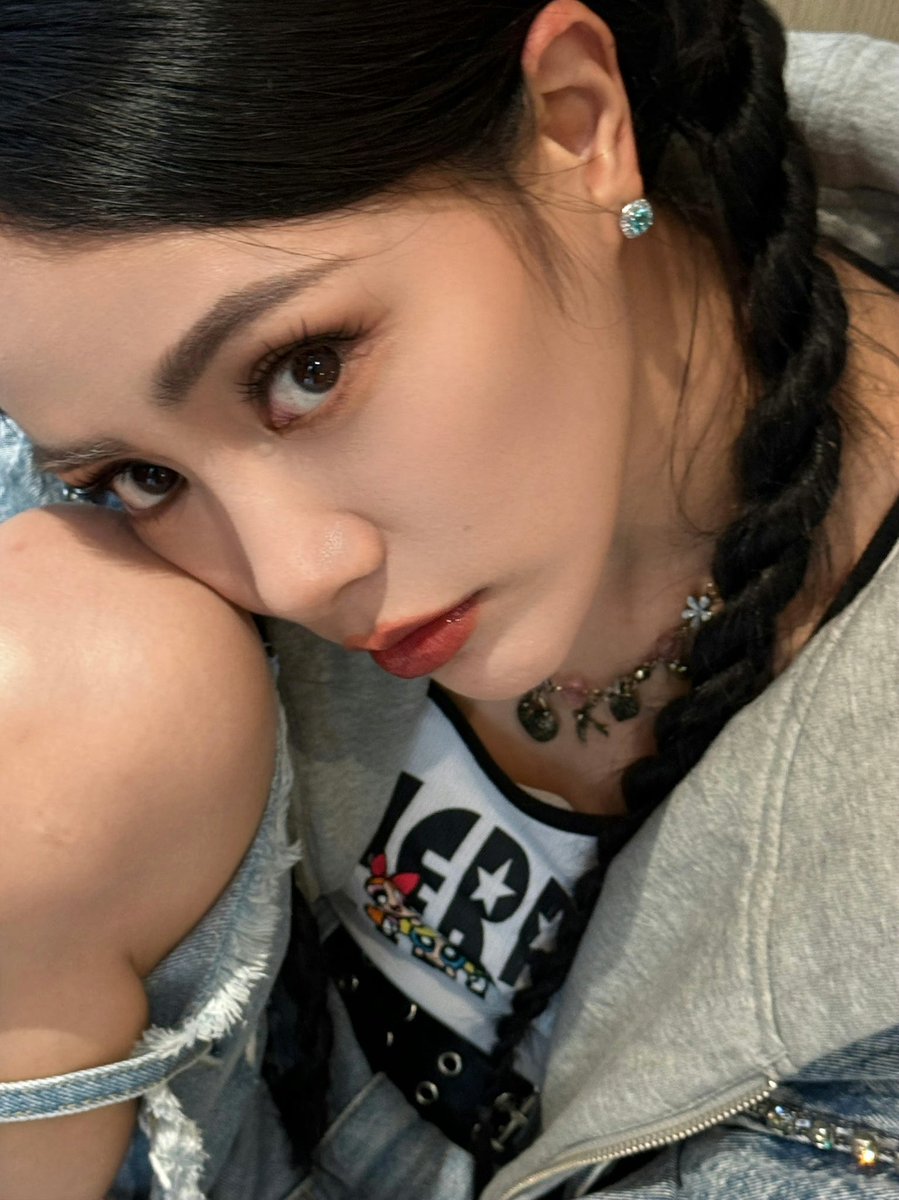 keyin weibo update

“clearing a wave of inventory 👌🏼
# miss me yet # # today is friday #”