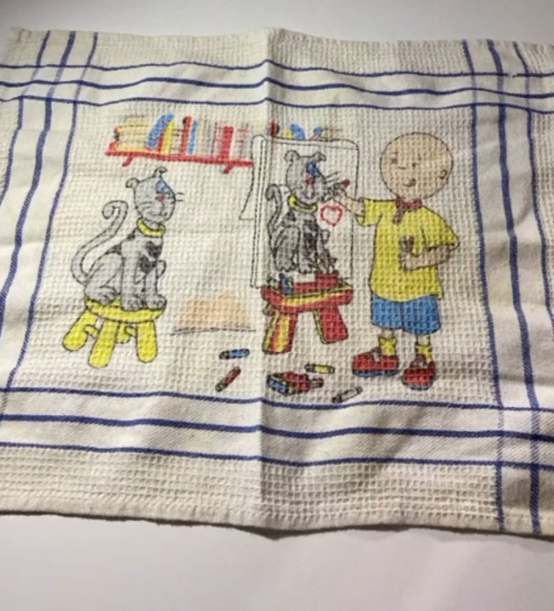 Ezilmiş tost ve muhtemelen tosta peçete yapışmış, mandalina ve topkek kokuyor