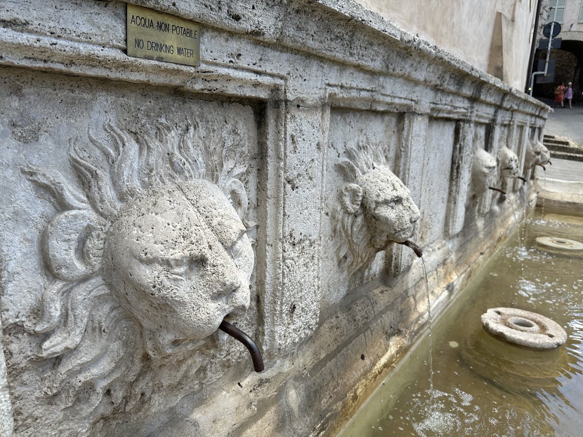 SJRozan's tweet photo. Water fountain, Assisi.

#artworkshopintl #assisi https://t.co/qqpzkDqWxG