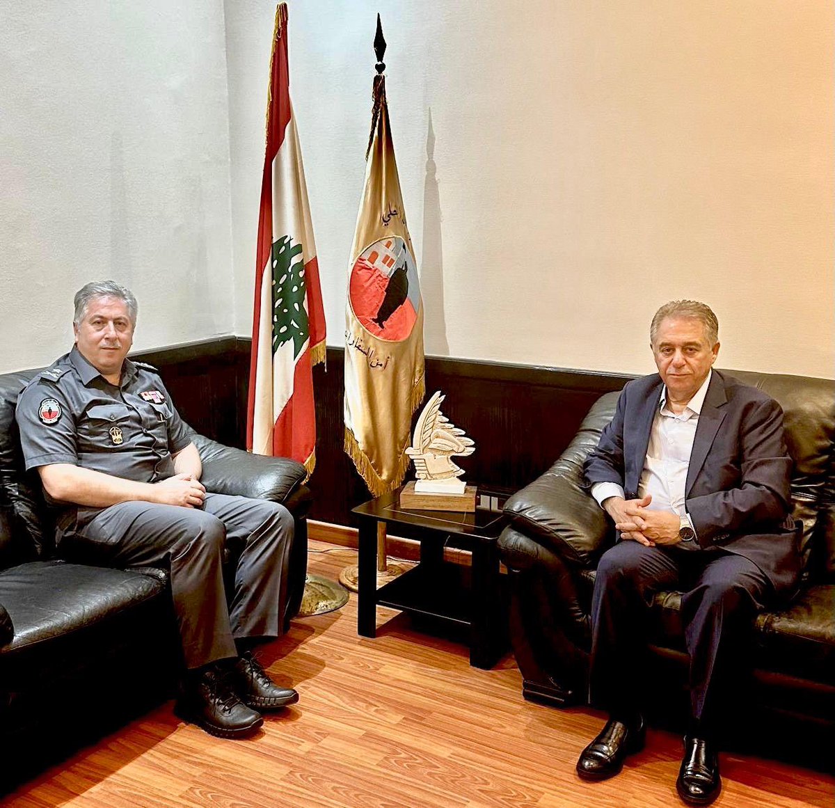 التقيتُ سيادة العميد موسى كرنيب قائد جهاز أمن السفارات والادارات والمؤسسات العامة في قوى الأمن الداخلي وعبّرتُ له عن شكري وتقديري الكبير، مُثمِناً ما يُقدمه الجهاز من اهتمام وحِرص وتنسيق في كافّة المجالات.
 وجرى كذلك التداول في الاوضاع العامة.