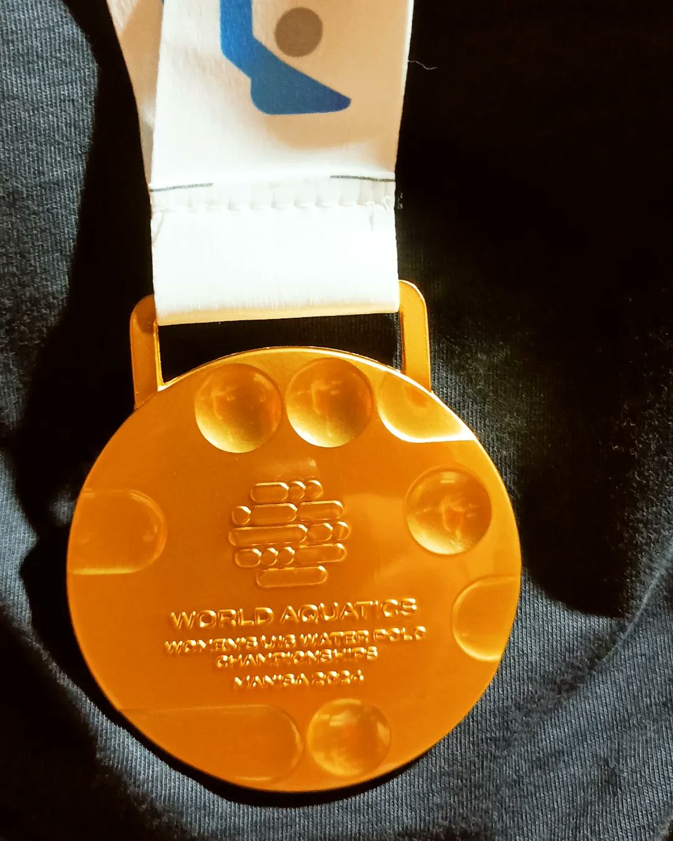 Ciudad_Alcorcon's tweet photo. CAMPEONA DEL MUNDO !!!!! 🤽🏻‍♀️🥇🇪🇸🌎

Nuestra Jugadora DANIELA PAJARES se ha proclamado CAMPEONA DEL MUNDO 🥇🤽🏻‍♀️🌎 con la Selección🇪🇸 de WP🤽🏻‍♀️en Manisa🇹🇷

ENHORABUENA DANIELA, SIEMPRE CONTIGO!!!👏🥇🤽🏻‍♀️🇪🇸 🌎 

@aytoalcorcon 
@deportecmadrid
@cmartinrubio
@alcorconhoy 
@gaceta_alcorcon https://t.co/2xOP9xNqtj