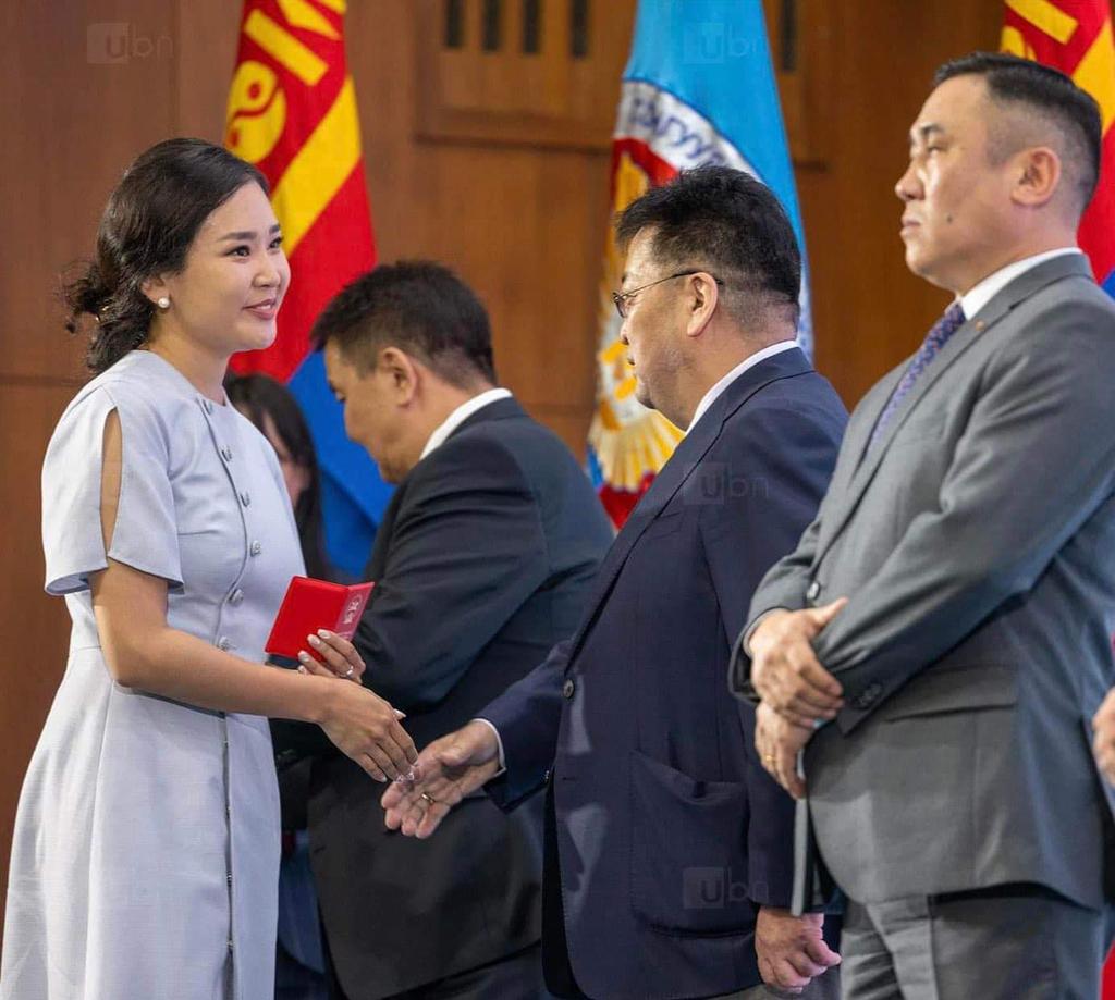 Ямар нэр өгөх вэ?