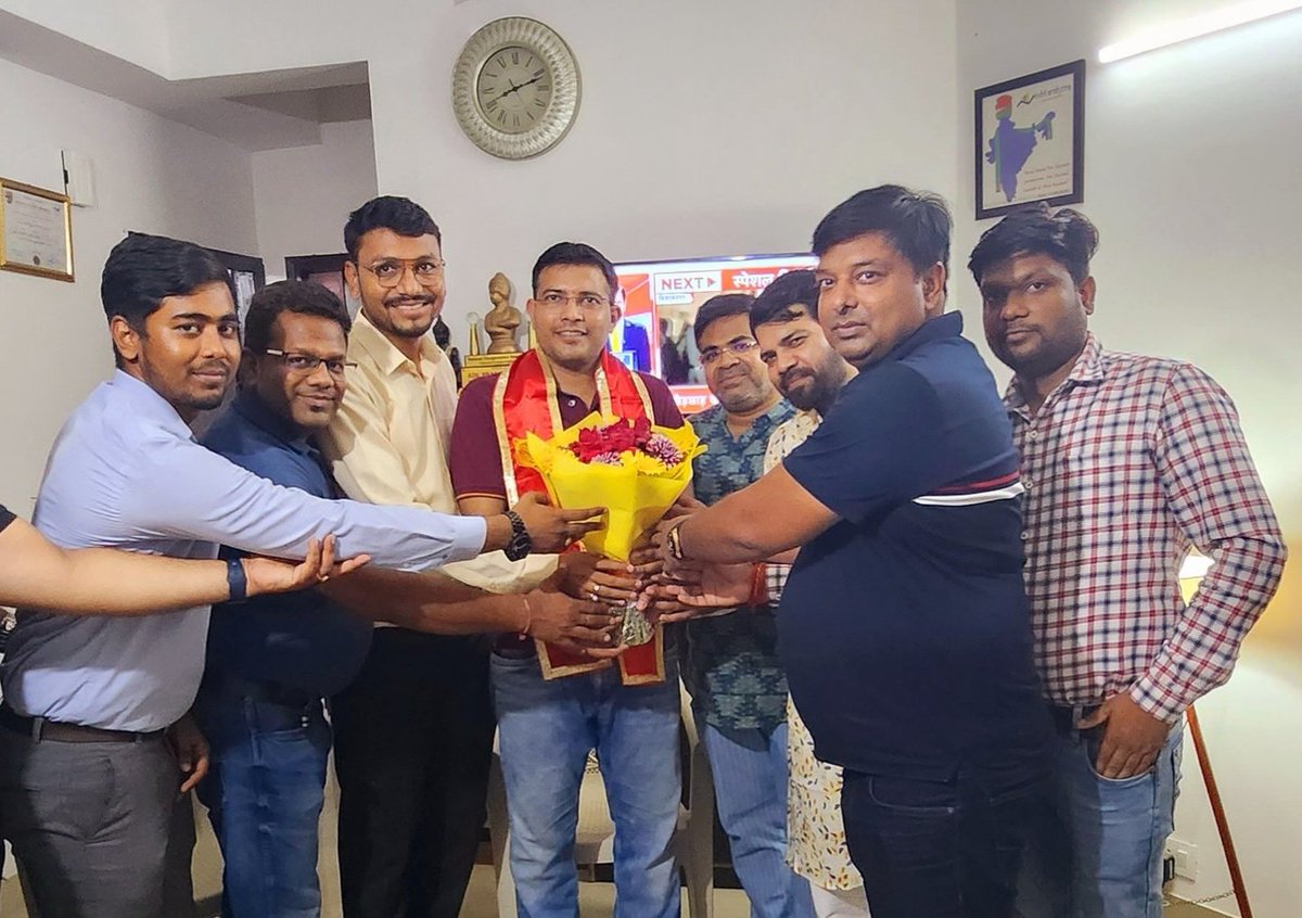 <a href="/BJP4UP/">BJP Uttar Pradesh</a> के #प्रदेश_प्रवक्ता,
सुप्रीम कोर्ट के #वरिष्ठ_वकील, प्रखर राष्ट्रवादी, हिंदूओ की आवाज हमेशा दमदार तरीके से उठाने वाले, #कुर्मी_पटेल_वंशजो की आन-मान-शान, आदरणीय बड़े भाई <a href="/ippatel/">Prashant Umrao</a> जी को मिलकर #जन्मदिन की बधाईयाँ एवं शुभकामनाएँ दी.🎂💐

प्रभु श्री राम जी की कृपा सदैव आप पर