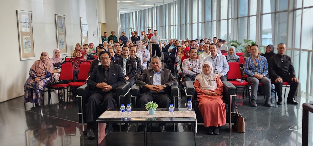 📅 5 Julai 2024
📍Ruang Mezzanine, Blok G Menara Kerja Raya
📌Mesyuarat Kakitangan CPAB Bil.1/2024
📌Majlis Santunan Budi Lambaian Kasih Meraikan YBhg. Dato’ Ir. Roslan bin Ismail , Ketua Pengarah Kerja Raya dan juga mantan Pengarah Kanan CPAB.
