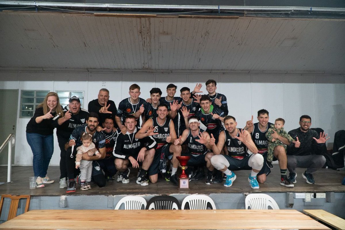 ClubAlmagro_ok's tweet photo. Tricampeones 🏆 https://t.co/FApcGVv54G