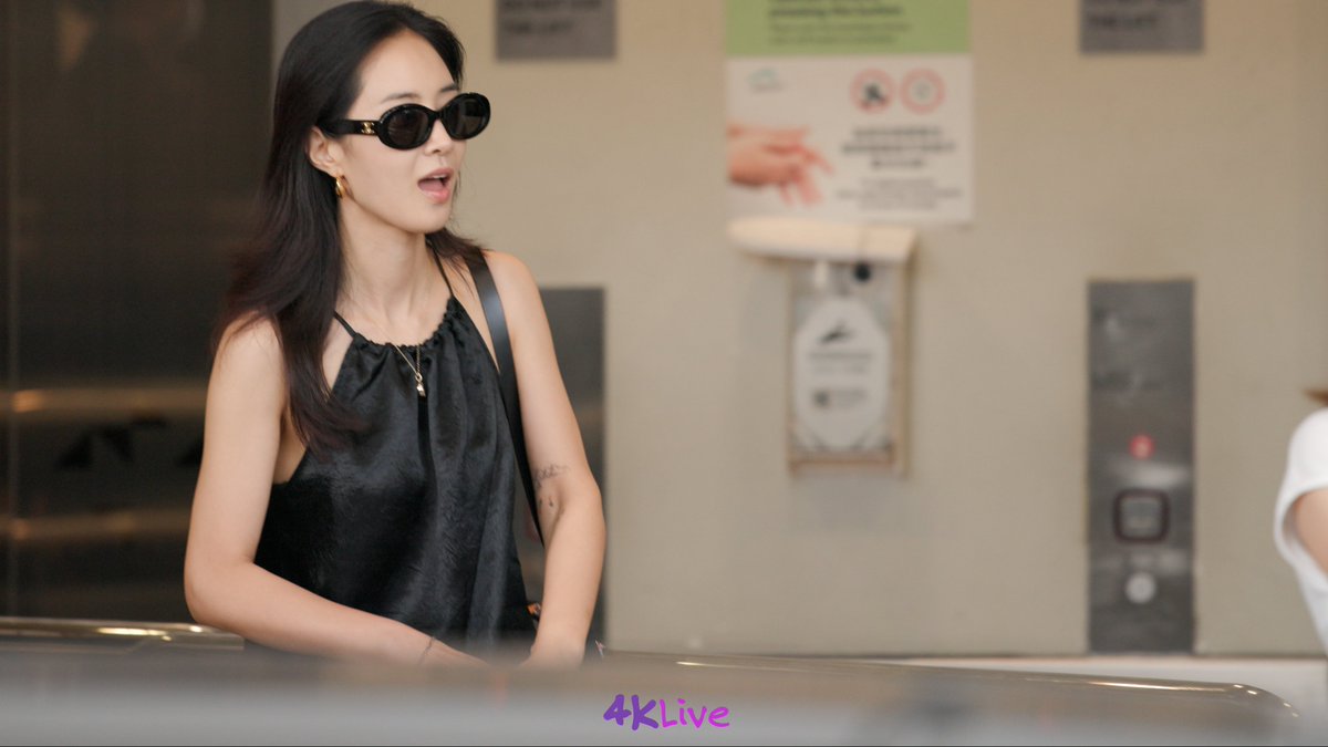 the4klive's tweet photo. 20240705 SNSD Yuri HKG Arrival from ICN for Movie event

https://t.co/aKHpaBImHT

#유리 #YURI #권유리 #KwonYuri #소녀시대 #SNSD #돌핀 #공항패션 #GIRLSGENERATION https://t.co/85ALfsWWVR