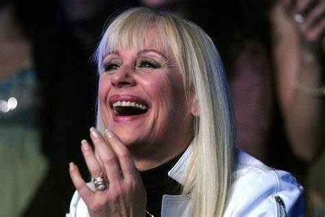 Le 16:20 del 5 luglio 2021, un orario e una data che non dimenticherò mai.
Sono trascorsi tre anni da quando Raffaella ci ha lasciati, eppure la sua risata riecheggia ancora nelle nostre orecchie. La sentiremo sempre.

#RaffaellaCarrà ❤️
#5luglio