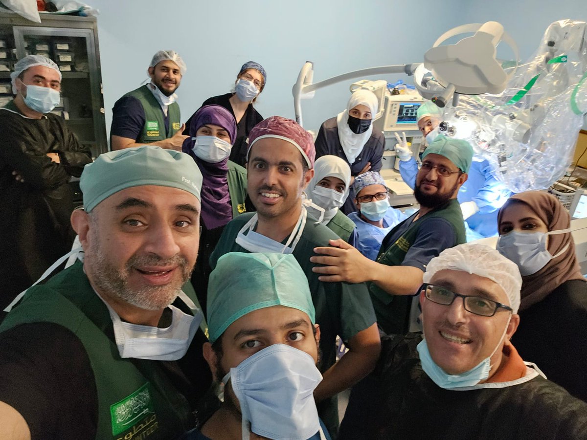 عندما تجتمع القلوب قبل الأجساد على حالة صعبة في أكبر حملة إنسانية عرفتها البشرية لبرنامج #زراعة_القوقعة ومن مركز الملك سلمان للإغاثة والأعمال الإنسانية تكون الإبتسامة هي اللغة  
❤️❤️❤️❤️❤️❤️
#سمع_السعودية
#KSrelief