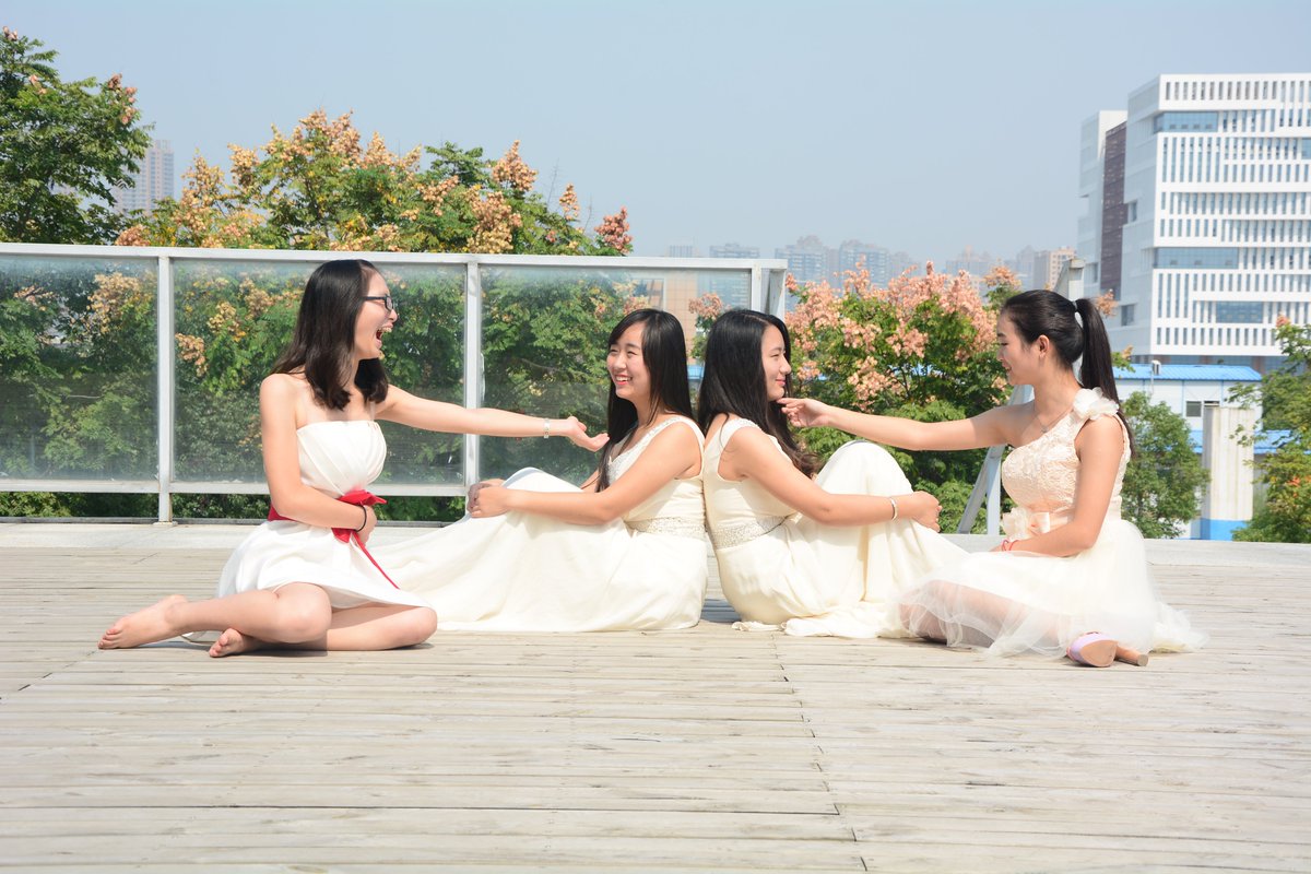 毕业小姐姐写真[399P+3.61G] #眼镜娘 #眼镜妹 #毕业照 #女大学生 #写真 
No.070915 预览全套尺度看置顶或私信 投稿：@007share 
眼镜娘圈子：https://t.co/VSeJDJ4qxz https://t.co/nyDeSA2uh5