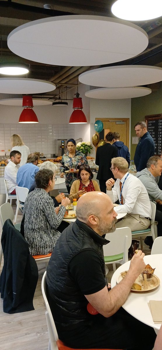 KewHouseHead's tweet photo. Staff @kewhouseschool enjoying breakfast courtesy of a welcome gift from our parents #kHScommunity Thank you! https://t.co/jMTEcS46WM