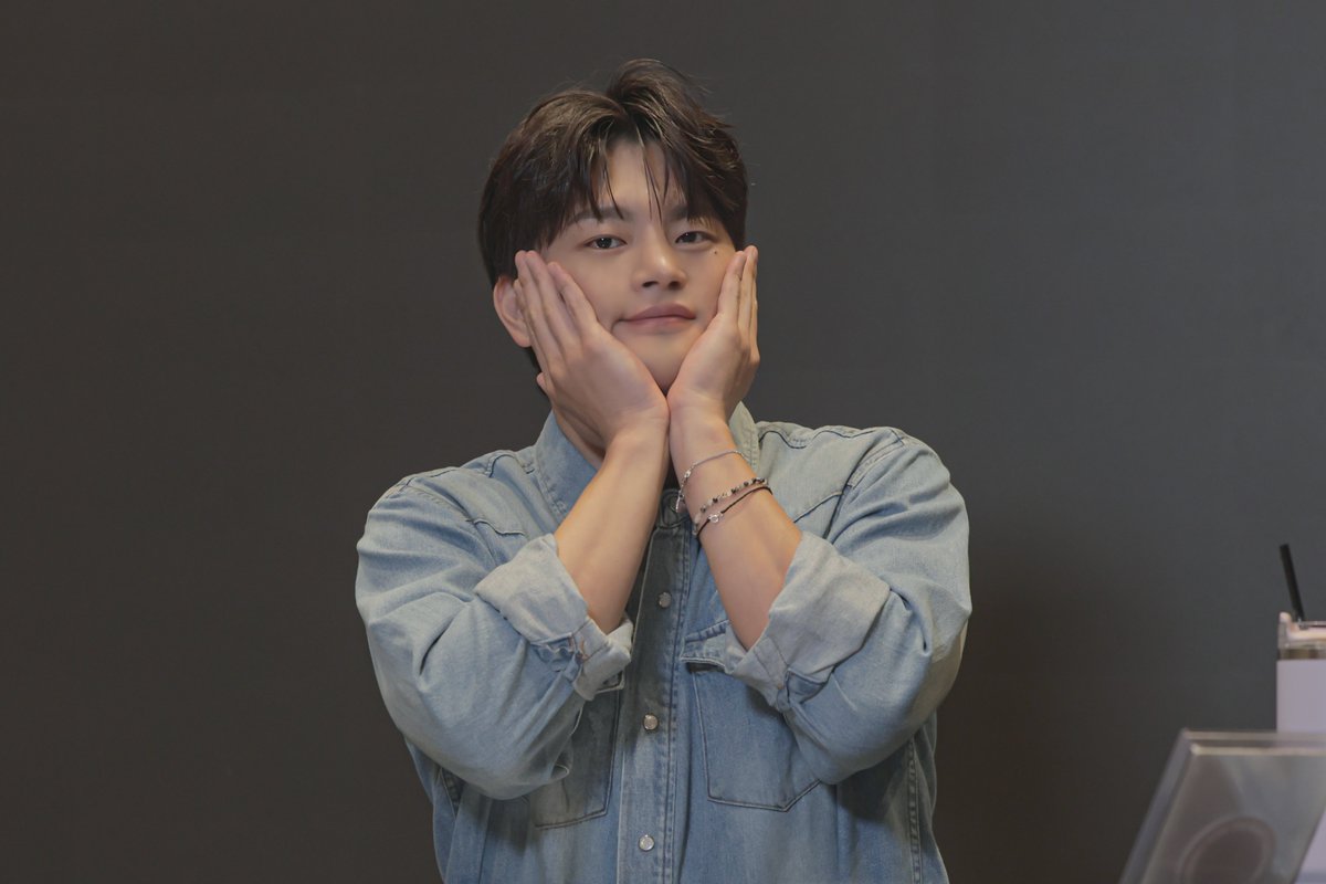 EPMUSIC_'s tweet photo. [🗂E:Drive] 

서인국(SEO IN GUK) 
Fansign BEHIND #240705

닉인국,,, 진짜 귀하다,,,
안경인국,,, 진짜 귀하다,,,
수트인국,,,, 진짜 귀하다,,,, ❤*.(๓´͈ ˘ `͈๓).*❤
 
#SEOINGUK #서인국
#EDrive #FANSIGN
#Out_of_time #너랑은뭐든
#EPISODEMUSIC #EPISODE https://t.co/nM6kwfYkaa