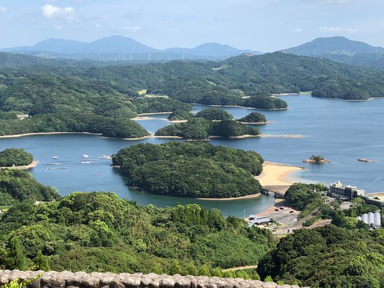 ko04jii's tweet photo. オイル交換しに出かけた流れでブラブラ走って、佐賀県唐津のいろは島で休憩（缶コーヒー飲むだけ）
そろそろフロントタイヤが寿命みたいなので、タイヤ交換を考えないとな😶

#ジクサーSF250
＃いろは島 https://t.co/AbGNemLyUM