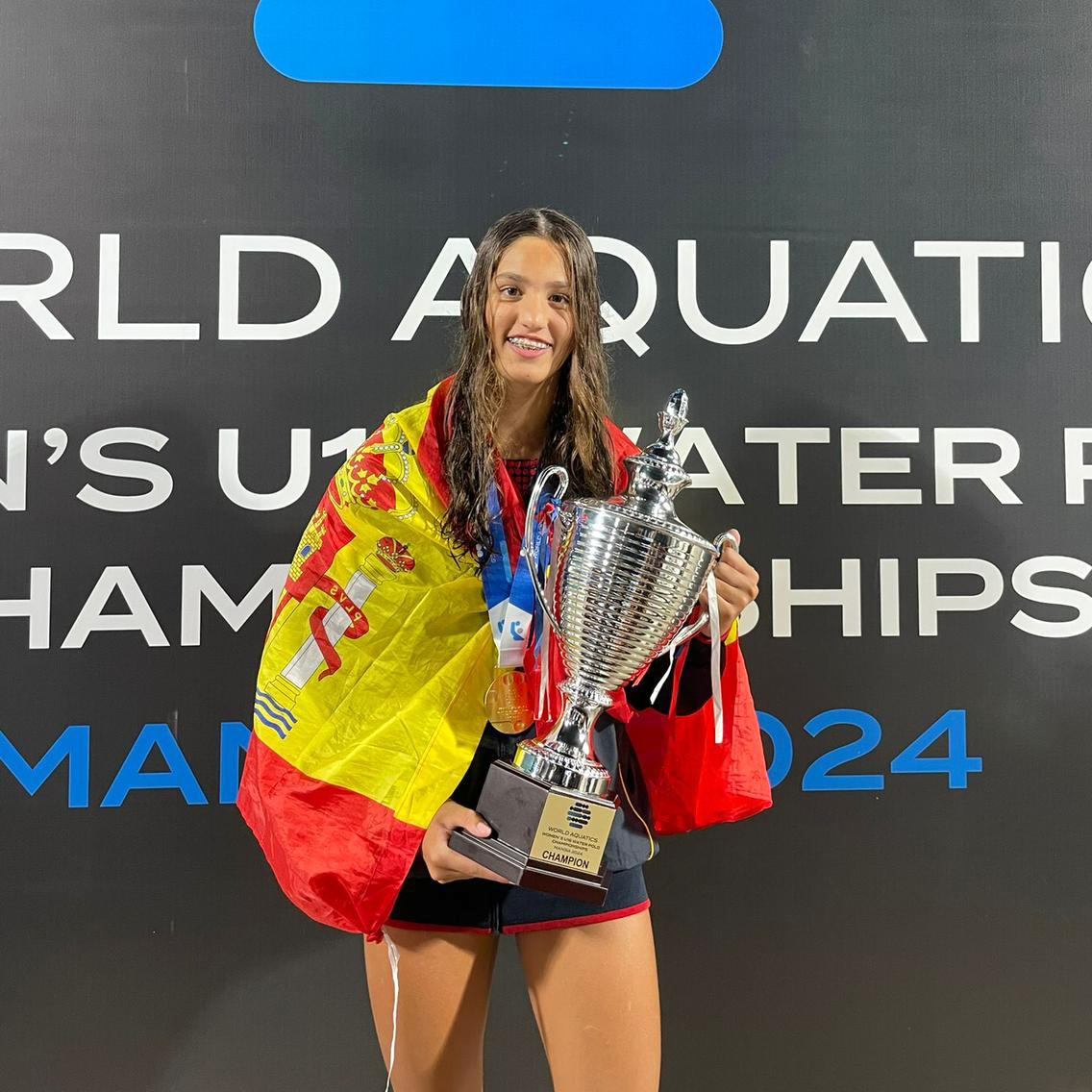 CN_Molins's tweet photo. 💥 CAMPIONA DEL MÓN 💥

🌍 La Lídia López s'ha proclamat campiona del món cadet de #waterpolo amb la selecció espanyola 🥇 que s'ha imposat a la final contra Hongria per 7-10 🎉

🤩 Des del club volem felicitar especialment la nostra jugadora

#ForçaMolins https://t.co/ro3SlQrikV