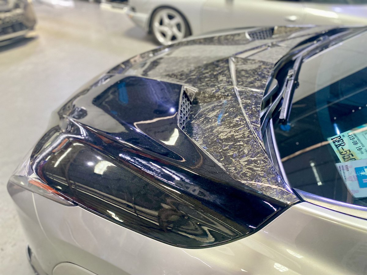 shaochen927's tweet photo. 台灣JGTC-LEXUS RX 抽真空鍛造碳纖維牛頭引擎蓋
搭配氣壓低姿態趴低🫣

#TAIWAN 
#JGTC 
#台灣JGTC 
#CAR 
#專用空力套件 
#手工改空力套件 
#客製化空力套件 
#碳纖維空力套件 
#鍛造碳纖維空力套件 
#手工寬體爆龜工程 
#UR拉桿 
#改裝避震 
#氣壓避震 
#改裝卡鉗 
#輪圈 
#鍛造鋁圈 
#排氣管 https://t.co/Qch3qVphJz