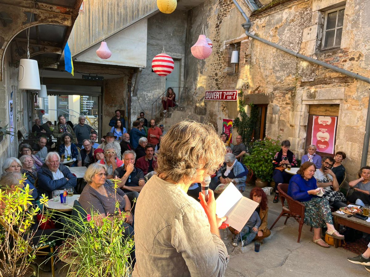 FloLoury2024's tweet photo. Hier, citoyens, élus et militants se sont réunis suite à mon appel devant les mairies dans toute la #circo8901 https://t.co/d0g8sqgMz1