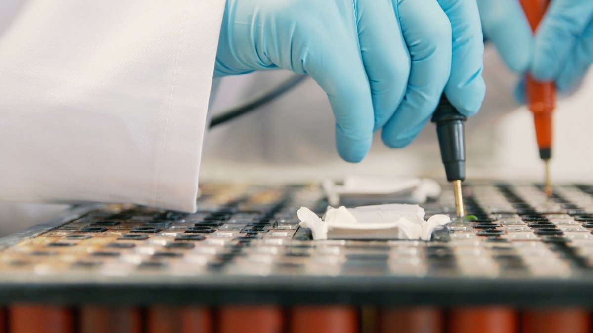 energigune_brta's tweet photo. 🚀 #JobOpportunity!🧪🔋
Seeking a #Postdoc #Researcher for our Degradation Mechanisms, Ageing, and Safety of #Batteries Research Group

📌 3-year contract, flexible hours, top lab facilities, and professional growth.

Apply here: https://t.co/Xw4o3uaZOU https://t.co/JDibSZdOsM
