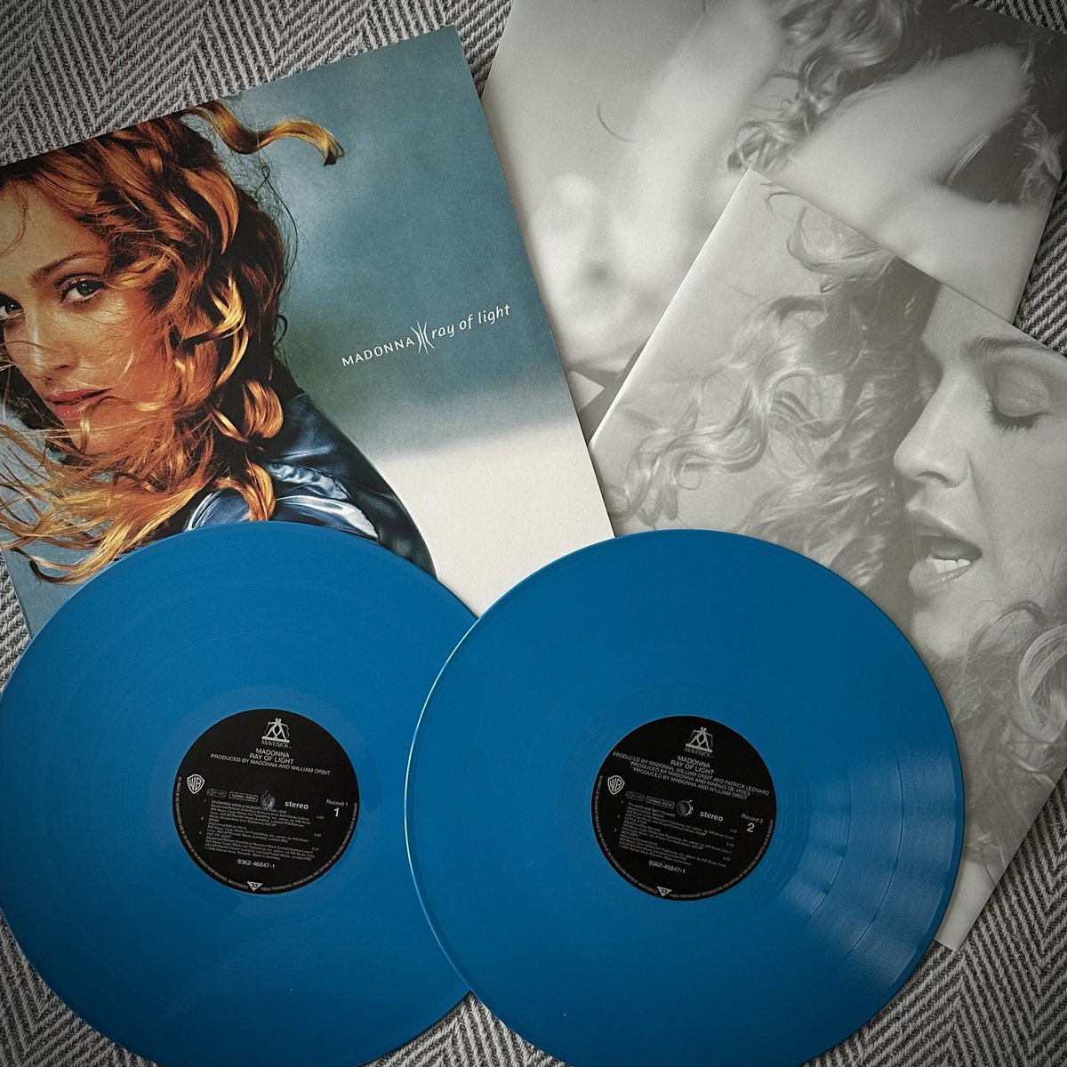 RACCOONFM1's tweet photo. NowPlaying: Madonna - Ray of Light (1998)

#NowPIaying #Madonna #Vinyl https://t.co/VxD0AxXdMj
