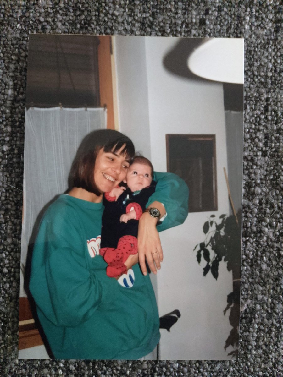 Avui és un dia molt trist x la meva familia, al 5 de Juliol 1999, ostres ja fa 25 anys, ens va deixar la meva germana Carme, tenia 38 anys i 2 fills molt petits, un pal molt fort X als meus pares i tb x nosaltres #sempreetrecordarem foto amb nostre filla Aina desembre 1992