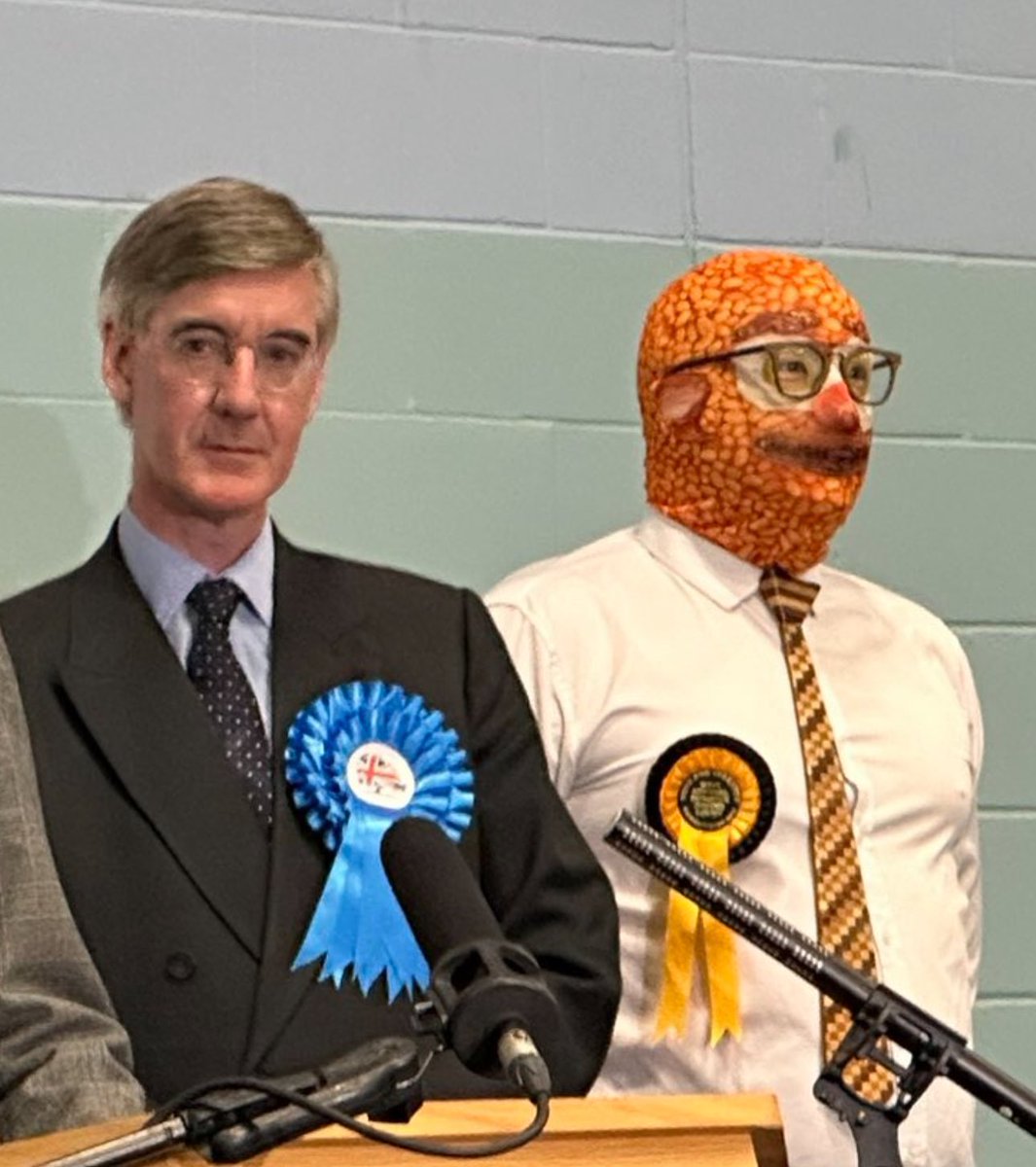 stuzi_pants's tweet image. Ah Jacob Rees-Mogg stood next to some bloke in a baked beans mask whilst wishing the ground would open up and swallow him, and that he hadn’t put himself up for reelection…

Heinzsight is a wonderful thing J boy…

Now scuttle off back to Transylvania 

#ElectionResults
