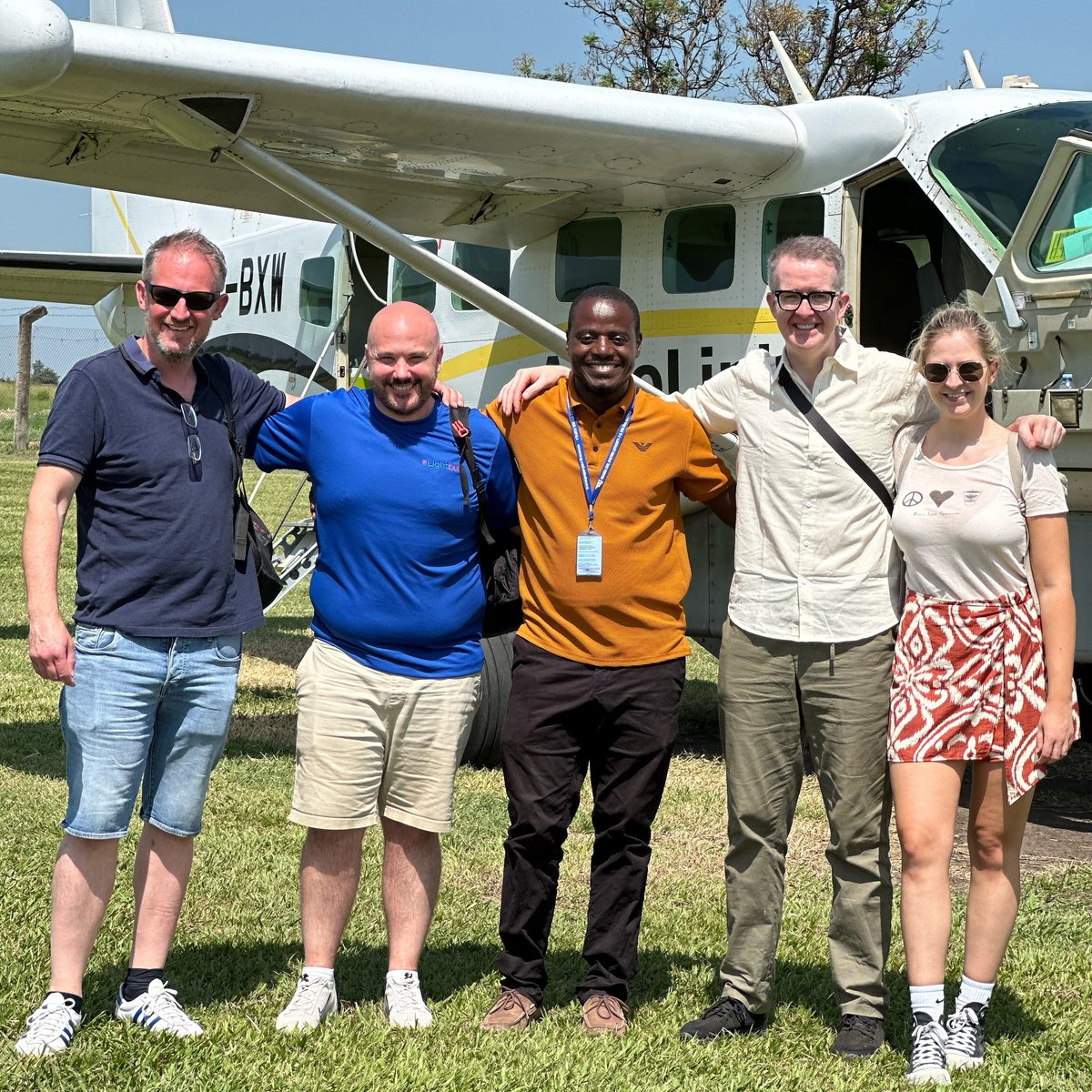 AerolinkUganda's tweet image. Friday feeling: smiles all around! 😃 These happy faces are proof that the journey is just as important as the destination. Thanks for flying with #AeroLink! #FlyAeroLink #HappyPassengers #TravelJoy #FridayVibes #ExploreUganda