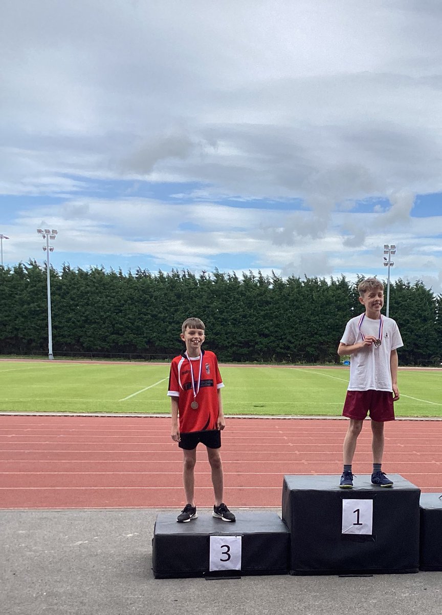 Congratulations to our Gold medalists from tonight’s Town Sports! Well done to Oliver for winning the 400m, Jack for winning the Y5/6 80m sprint, Oliver for winning the Y3/4 80m sprint and to Theo for winning the 200m! 🥇🥇🥇🥇🏆🎊🎉