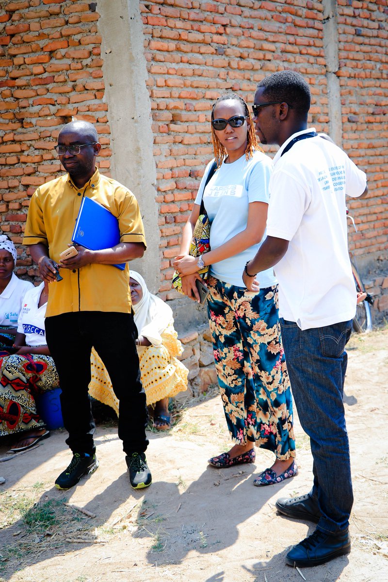 SafeInclusion's tweet image. 1/ @SafeInclusion a reçu ce 04/07 en #communeRumonge, @RumongeProvince, Nadège Yengayenge, chargée du projet #PISCCA à @franceauburundi, pour une visite de suivi des installations utilisées pour la transformation du poisson, relocalisées suite aux inondations du Lac Tanganyika