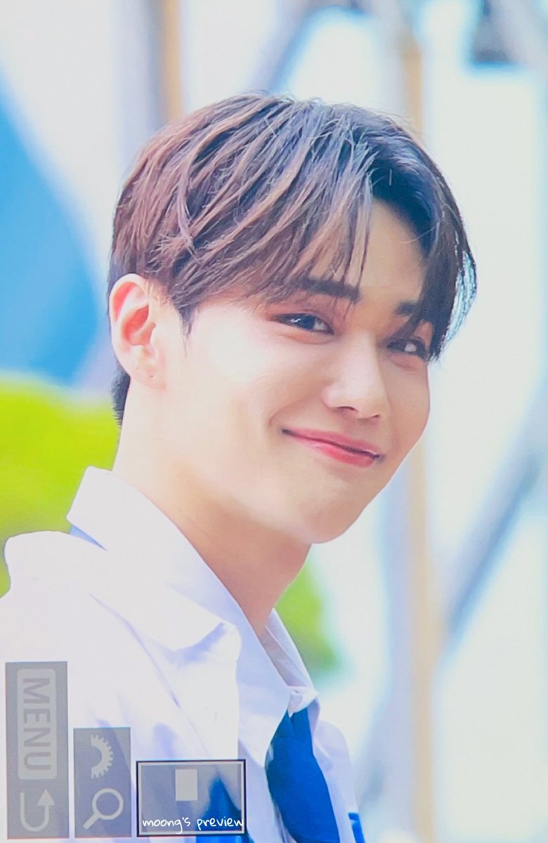 moongs_0226's tweet photo. 240705 뮤뱅 일일팬매 pre.

💛

#CIX #씨아이엑스 #승훈 #SEUNGHUN
#BDU #비디유
#to_my_beloved_star https://t.co/FPnJmmKVJl
