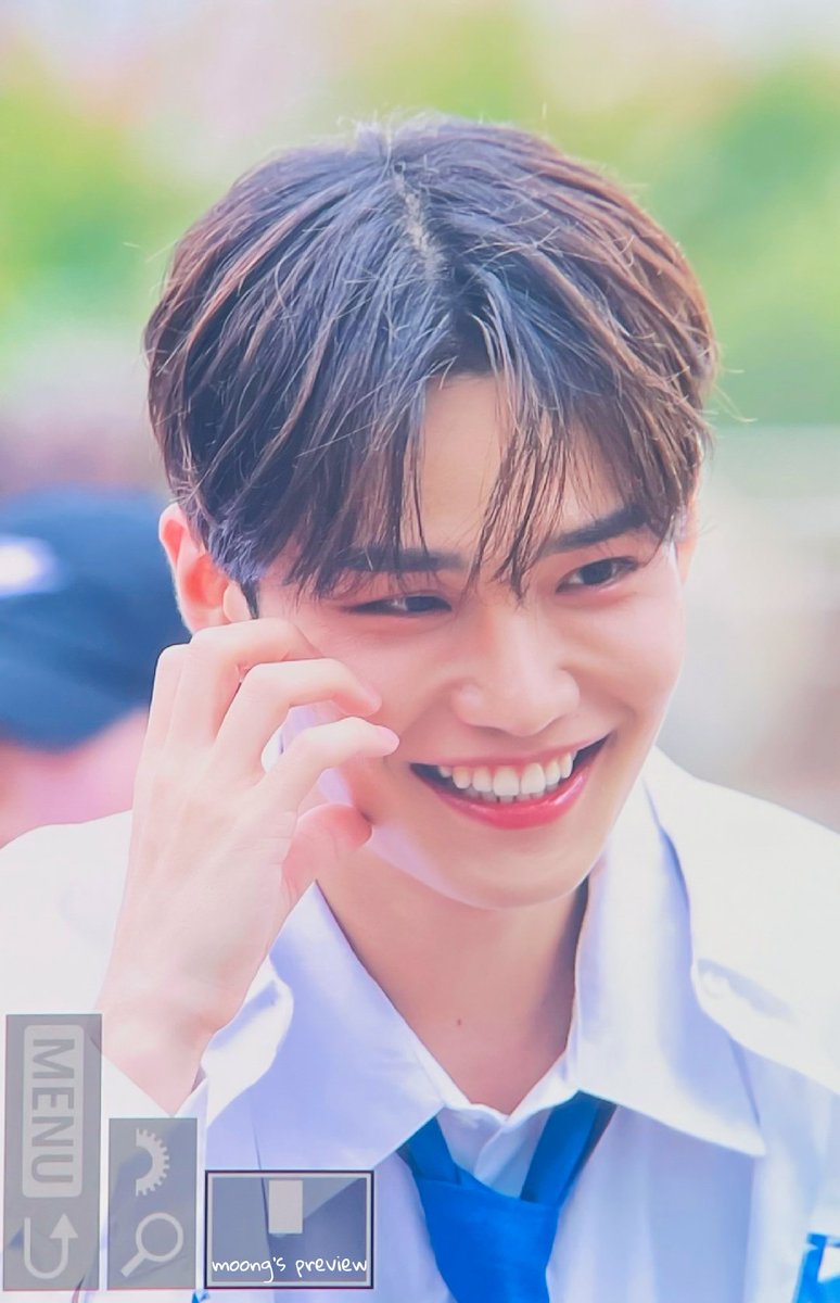 moongs_0226's tweet photo. 240705 뮤뱅 일일팬매 pre.

💛

#CIX #씨아이엑스 #승훈 #SEUNGHUN
#BDU #비디유
#to_my_beloved_star https://t.co/FPnJmmKVJl