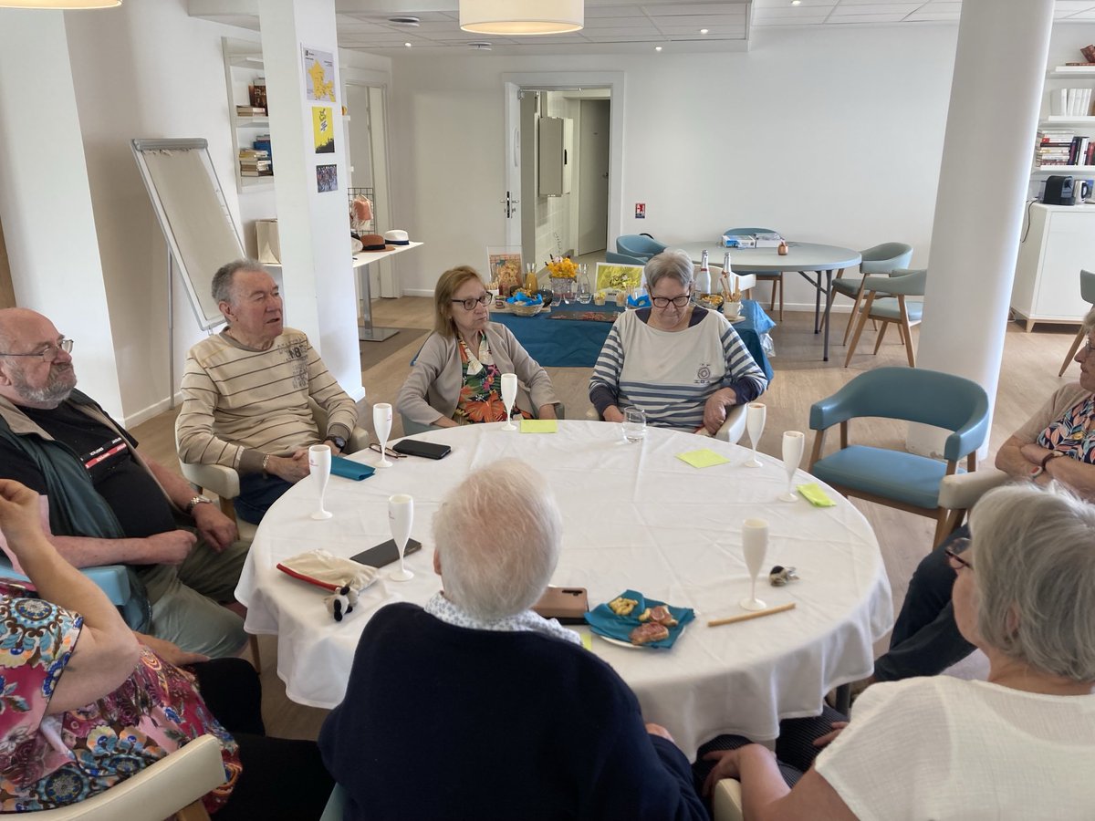 Petit apéro dans le salon club pour fêter le Tour de France tous ensemble⁩. Une étape incontournable à ⁦<a href="/SenMantes78/">Senioriales de Mantes - Gassicourt</a>⁩ 🚴‍♂️🏆<a href="/senioriales/">Senioriales</a>⁩