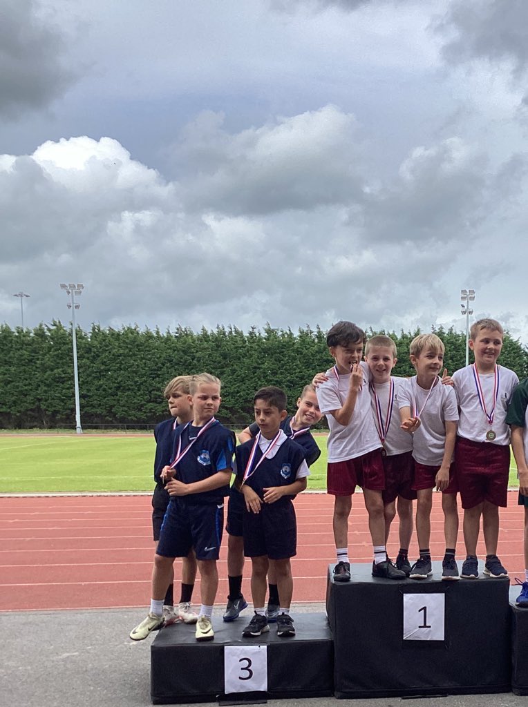 Finally, congratulations to our Y5/6 boys, Y5/6 girls &amp; Y3/4 boys relay teams for achieving the Gold! Outstanding teamwork and baton exchanges! A well deserved win! #proud #trainhardwineasy 🥇🥇🥇🏆🎉🎊