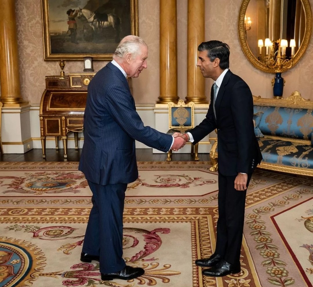 Parody_PM's tweet image. "I have come to tender my resignation"
"Thank fuck for that"
#ToriesAreOut #ElectionResults