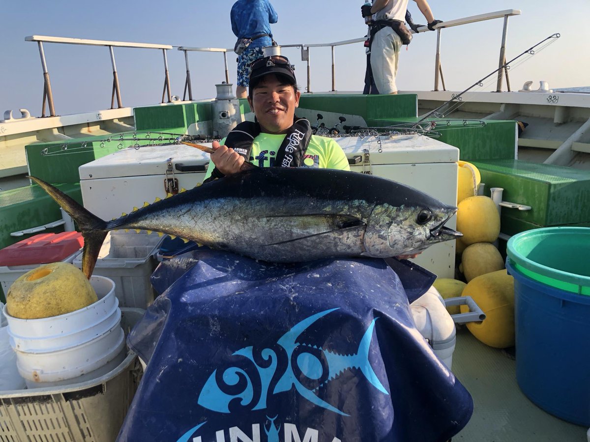Fish_Chibita's tweet image. 相模湾キハダ4ヒット2キャッチ✨✨
23kg、28kgでしたー

通い詰めてついにXデーに当たり、
めちゃくちゃバイトが出る😳
海の様子が可笑しいぐらい😂

意味わからん光景の釣りでしたが、
無事に2本はキャッチできました🦑