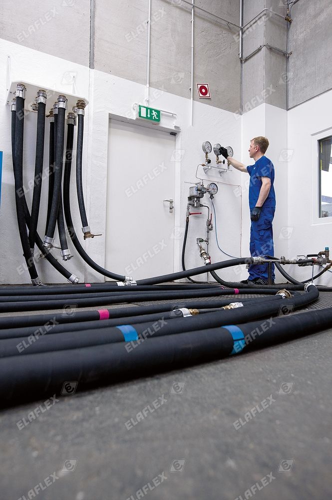 ElaflexLtd's tweet image. Have a look at our hose assemblies&apos; pressure testing.

➡️ hydrostatic test

Use our Hose Configurator to create your required hose assembly, by combining hoses, couplings and accessories, here: hoseconfigurator.elaflex.co.uk

#hose #pressuretesting #hydrostatictest