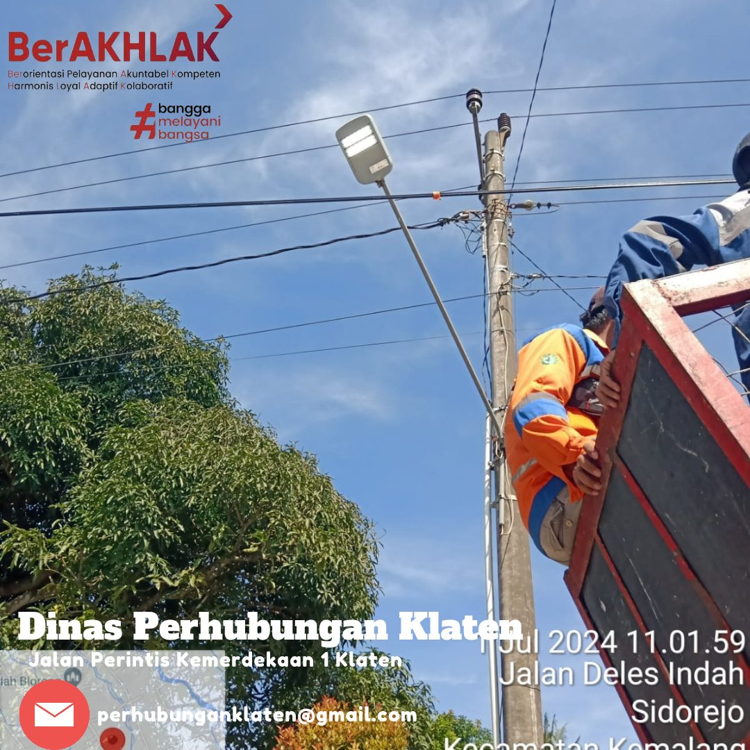 dishubklaten's tweet image. Perbaikan PJU. Ganti lampu LED 60 Watt depan SD negeri 1 Sidorejo kemalang

#lampuled
#pjuklaten