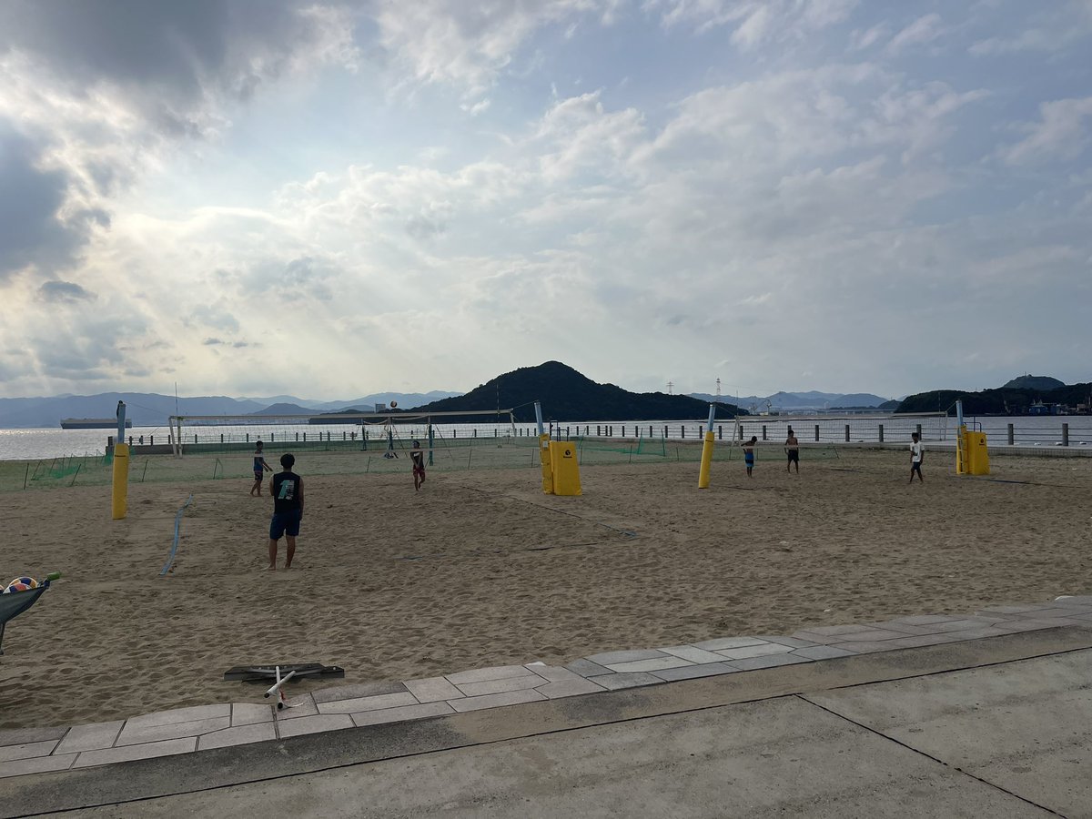 ibabeach's tweet photo. 広島きました！
常設なのかな？4面あって素晴らしい環境ですね！ https://t.co/pkQCrGwWyx
