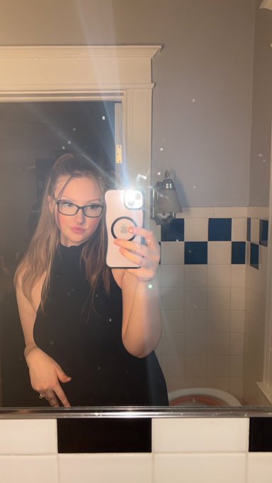 I was wearing nothing under my dress during my fun outing on the fourth🤭 #paypig https://t.co/mF6KTM<a href="/tag/paypig"class="tags"><span>#paypig</span></a>