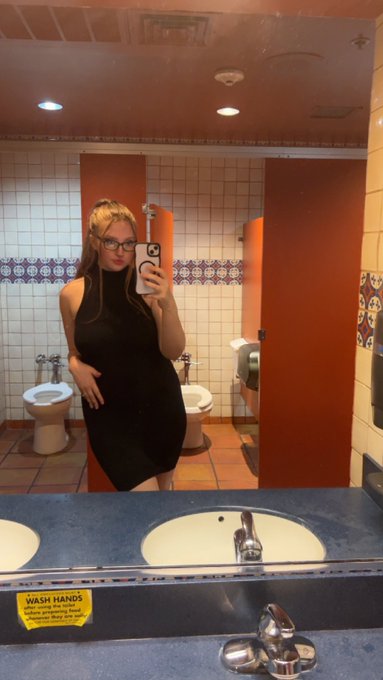 I was wearing nothing under my dress during my fun outing on the fourth🤭 #paypig https://t.co/mF6KTM<a href="/tag/paypig"class="tags"><span>#paypig</span></a>