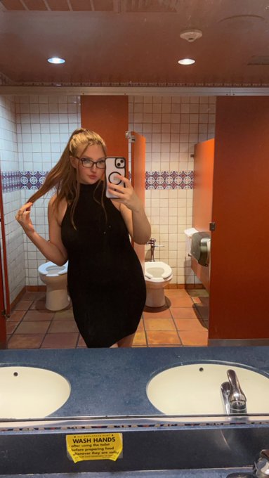 I was wearing nothing under my dress during my fun outing on the fourth🤭 #paypig https://t.co/mF6KTM<a href="/tag/paypig"class="tags"><span>#paypig</span></a>