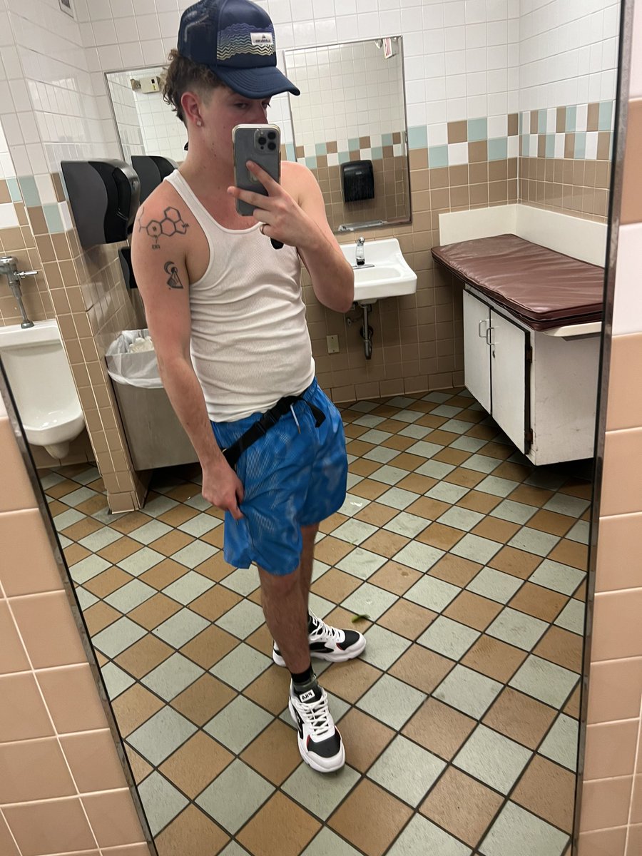 cashmasterplug's tweet photo. Who knows a lawyer or somone who is an important member of society message me now !! Let’s get 🥵 💦 https://t.co/1PaytDimVe

#feetfetish #malefootfetish #feet #findom #alpha #smelly
#armpit #smelly #musky #armpitfetish #sweat #sweaty #stink #manmusk #fetish #burp #burping #gassy https://t.co/VCaWFyFmGJ