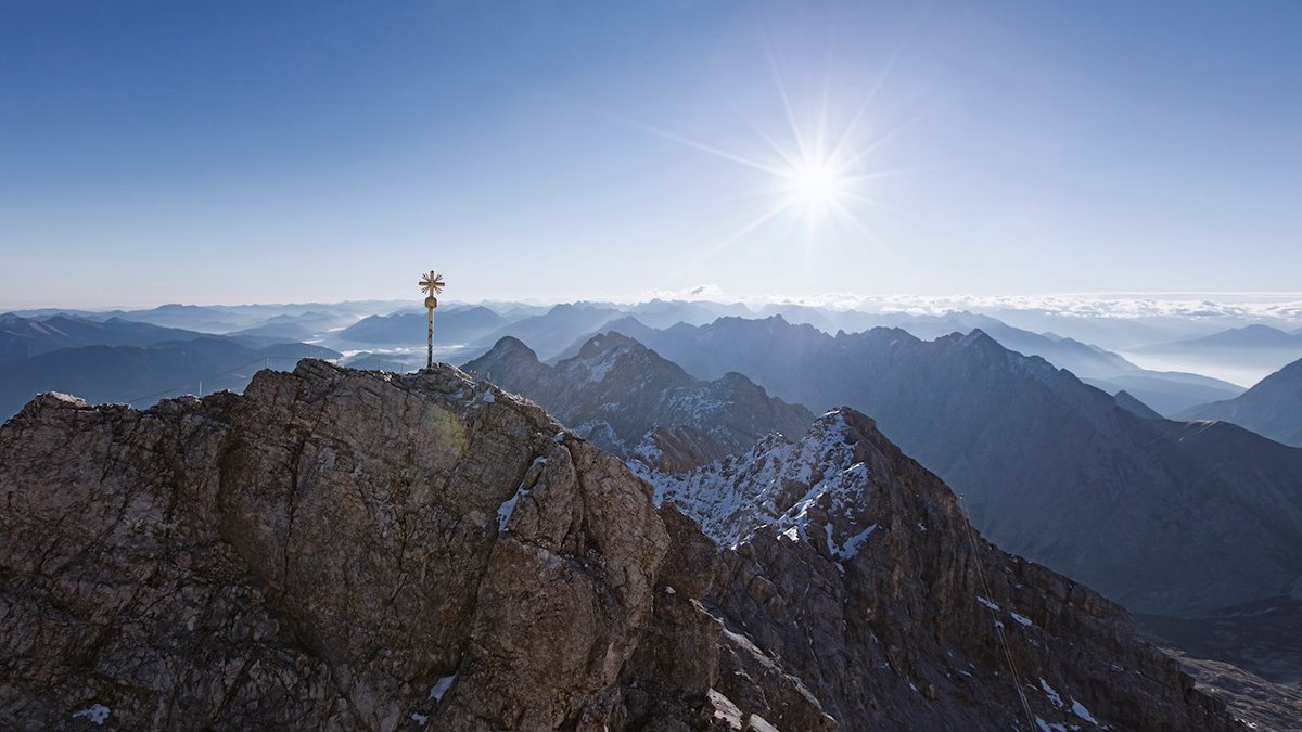abbdeutschland's tweet photo. Spitzenmรครig versorgt mit #ABB โฐ๏ธโก๏ธ Unsere Lรถsungen sind weltweit gefragt โ selbst auf dem hรถchsten Berg Deutschlands, der #Zugspitze, ist unsere #SafePlus-Schaltanlage in Betrieb. Mehr erfahrt ihr im neuen Artikel der #DestinationZukunft. Jetzt lesen! ๐คhttps://t.co/mIyX9yAuoE https://t.co/6FZB4o4ksO