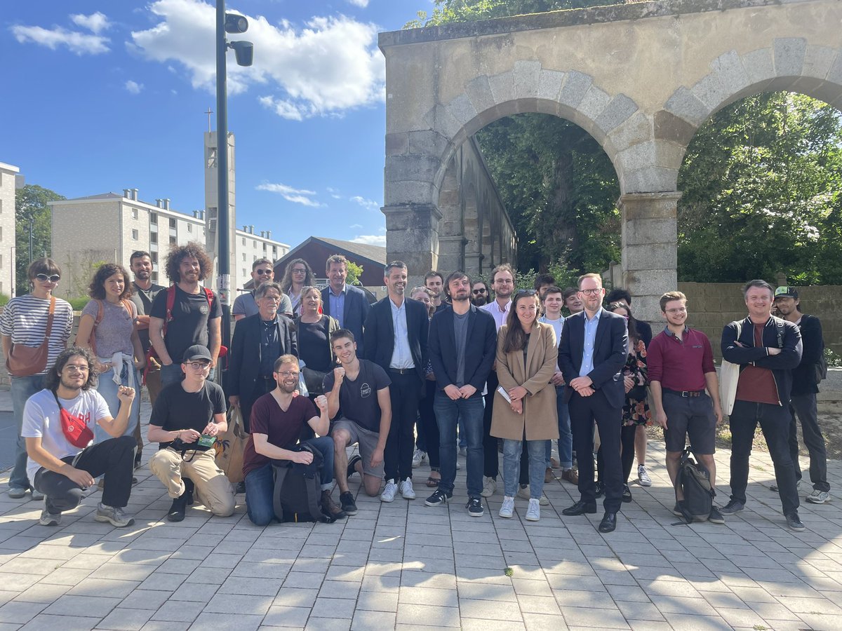 LayanJulien's tweet photo. Hier à Rennes pour faire gagner @tlahais, il était en tête au 1er tour dimanche dernier.

On ne lâche rien jusqu'à la victoire. Le Front Populaire est la seule alternative au RN. 

Notre cap est clair : justice sociale et écologie populaire. https://t.co/1Z82V6t8Qg