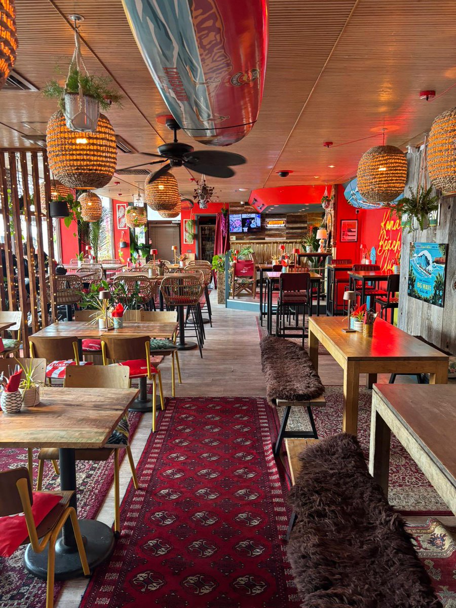 KFELtd's tweet photo. Great to be continuing our long term relationship with Peter Fraser of Harbour Lights in Falmouth, Cornwall, who has just signed for a new #Kiremko #fryingrange his 7th since 2010! ππ
What better way to seal the deal than over a drink at his new Hawaiian bar, Kona πΉπ΄πΈ https://t.co/0tKm8aU7QU