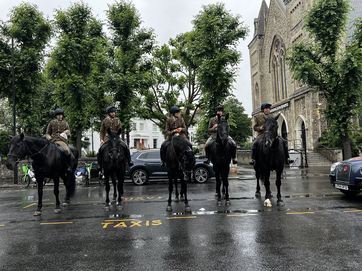 Who’s on my rank … its my neiggghbours popped by for bacon rolls and tea ❤️ Thank you to the Blues and Royals 👏👏👏