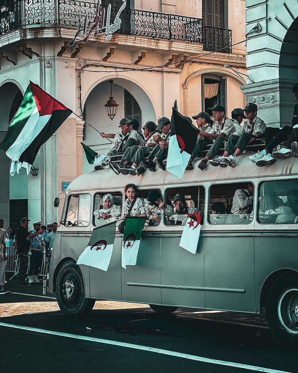 SirajMemoire's tweet photo. 🇩🇿 5 juillet 1962 - Indépendance de l’Algérie après 8 ans de lutte et de sacrifices, avec 1,5 million de martyrs.

Qu’Allah fasse miséricorde aux martyrs qui se sont battus pour élever la parole d’Allah et libérer l’Algérie.

 🇵🇸 Une pensée pour nos frères et sœurs en Palestine. https://t.co/YeLhMvLgEQ