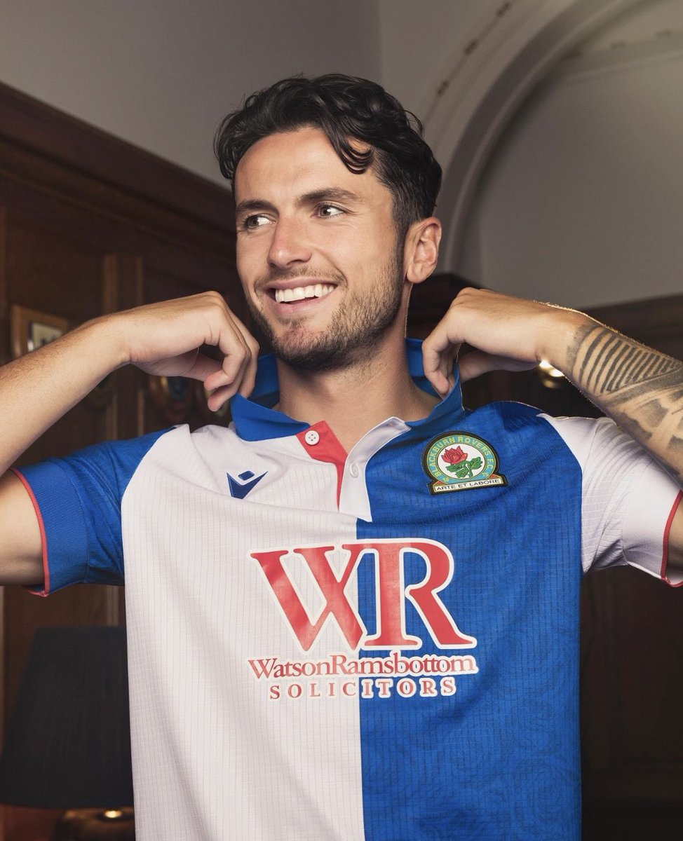 BEC_BRFC's tweet photo. How beautiful is that?! 😍😍😍 the shirts not bad either 🤪🤪🤪 https://t.co/srlUmMugUT