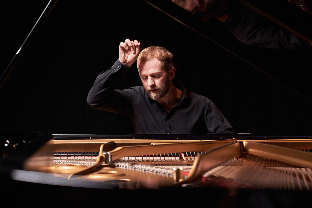 RTÉ lyric fm (@rtelyricfm) on Twitter photo 🎶@paullyricfm broadcasts live from the @WestCorkMusic <a href="/BantryHouse/">Bantry House& Garden</a> as the pianist <a href="/alasdairbeatson/">Alasdair Beatson</a> is joined by a selection of world-renowned musicians to perform works by Mozart, Poleva & Brahms.
RTÉ lyric Live at 7pm tonight
rte.ie/radio/lyricfm/…
📷Kaupo Kikkas 🎶@paullyricfm broadcasts live from the @WestCorkMusic <a href="/BantryHouse/">Bantry House& Garden</a> as the pianist <a href="/alasdairbeatson/">Alasdair Beatson</a> is joined by a selection of world-renowned musicians to perform works by Mozart, Poleva & Brahms.
RTÉ lyric Live at 7pm tonight
rte.ie/radio/lyricfm/…
📷Kaupo Kikkas