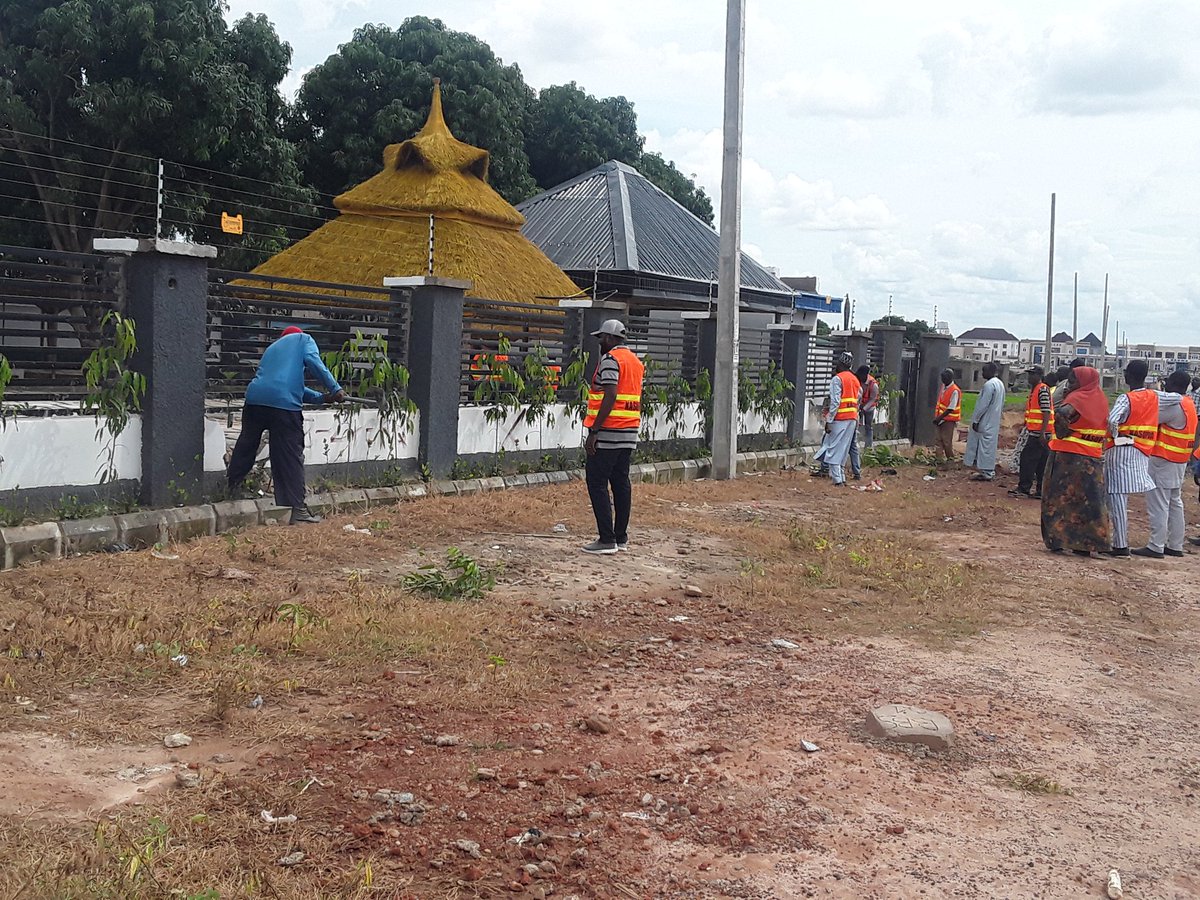 KASUPDA's Enforcement Team at Kawo area, Mando, NAF Club Gate and Babban Saura area(Millennium City) for the removals of defaulters' structures.