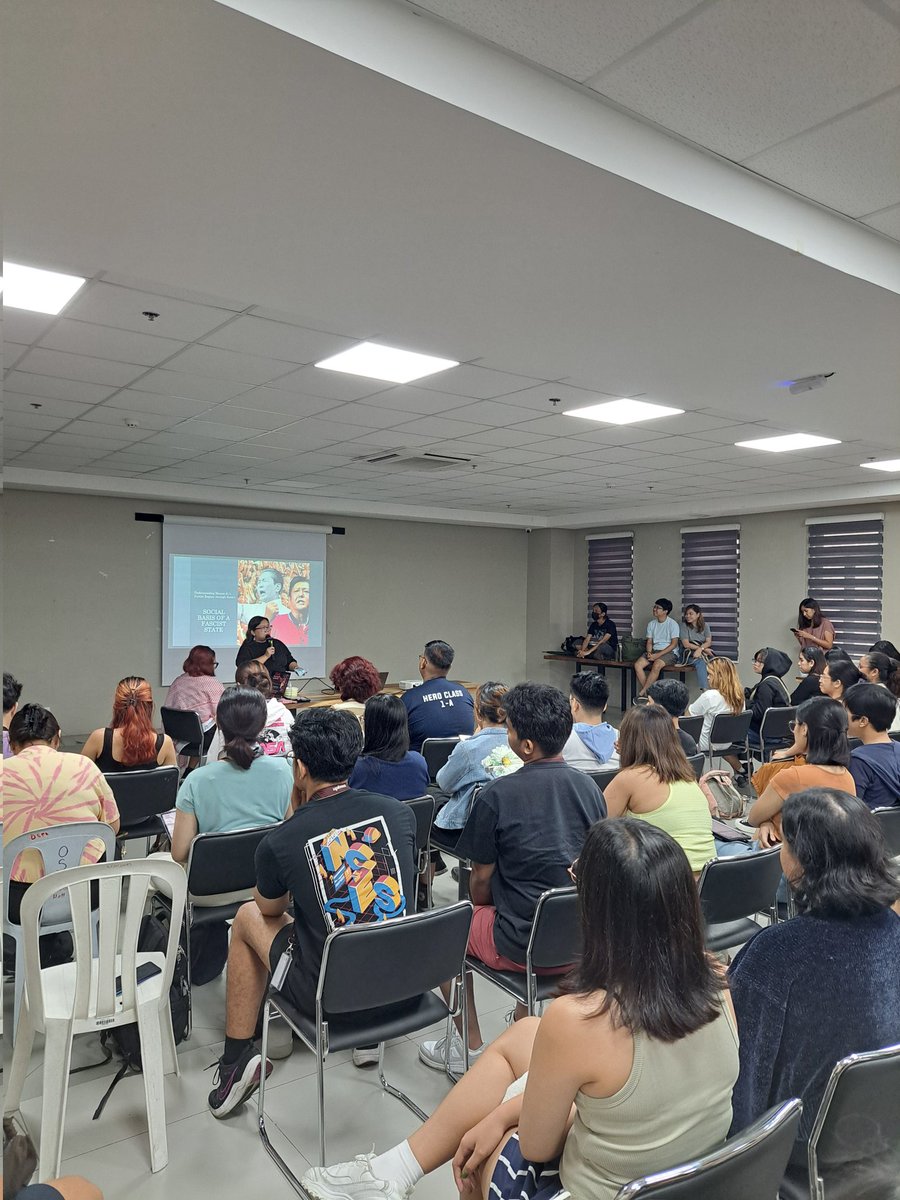 CONTEND_UP's tweet photo. LOOK: Hundreds of faculty and students attend this month's installment of the Prof. Jose Maria Sison Lecture Series on the "Mercenary Tradition in the AFP" and "Social Basis of the Fascist State."
#KaJomaLives
#JMSStudyMovement
#EndFascism
#JustAndLastingPeace https://t.co/Tf0WsqUHsG