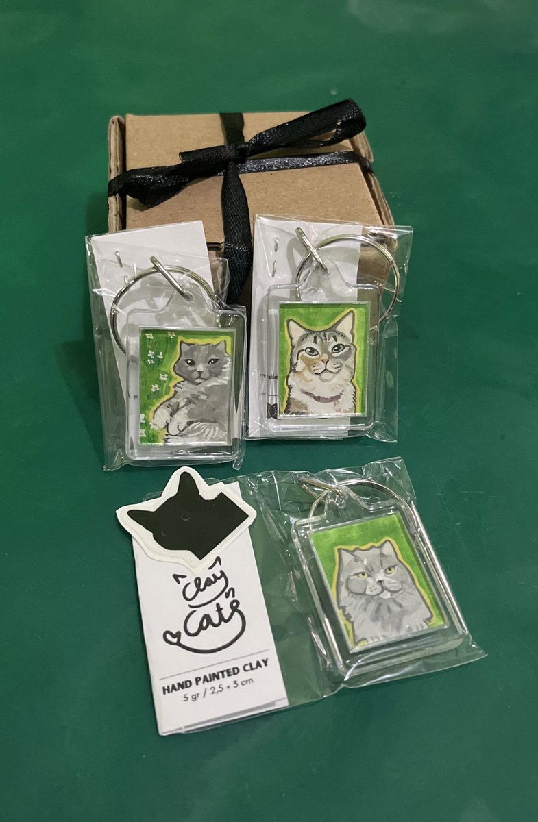 KeluargaAbu's tweet photo. Horeeee~
Gaci Genk Abu dari @clayncats sampeee. Lupa ini pesenan ke berapa, yg pasti lebih dari 3 😂 Soalnya gemes bgt sih, bisa custom jg semirip mungkin, jadi ketagihan pesennya 🥹
Bonus stikernya @dailybaki lucu banget!!!
Makasih yaaa bonusnya 🤍🤍🤍 https://t.co/N9KpcCtd44