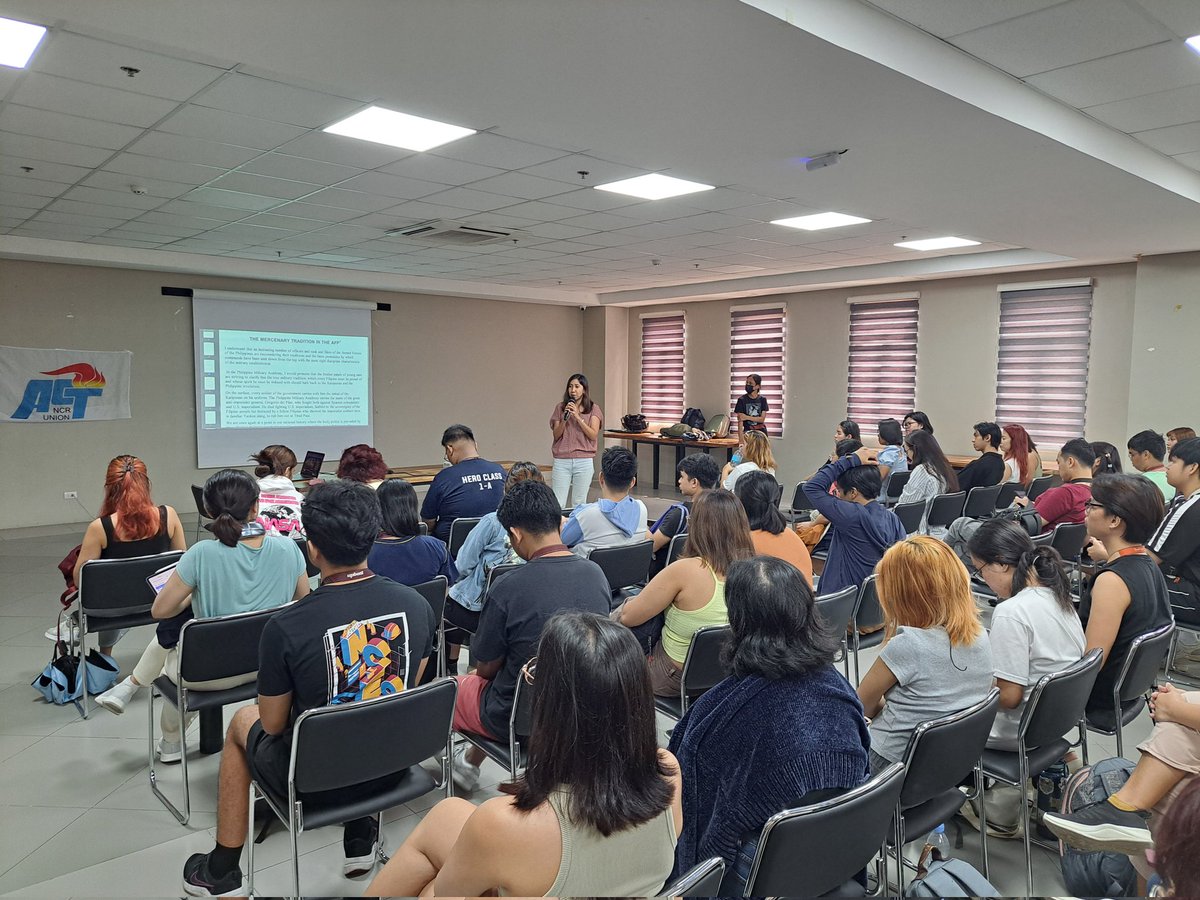 CONTEND_UP's tweet photo. LOOK: Hundreds of faculty and students attend this month's installment of the Prof. Jose Maria Sison Lecture Series on the "Mercenary Tradition in the AFP" and "Social Basis of the Fascist State."
#KaJomaLives
#JMSStudyMovement
#EndFascism
#JustAndLastingPeace https://t.co/Tf0WsqUHsG